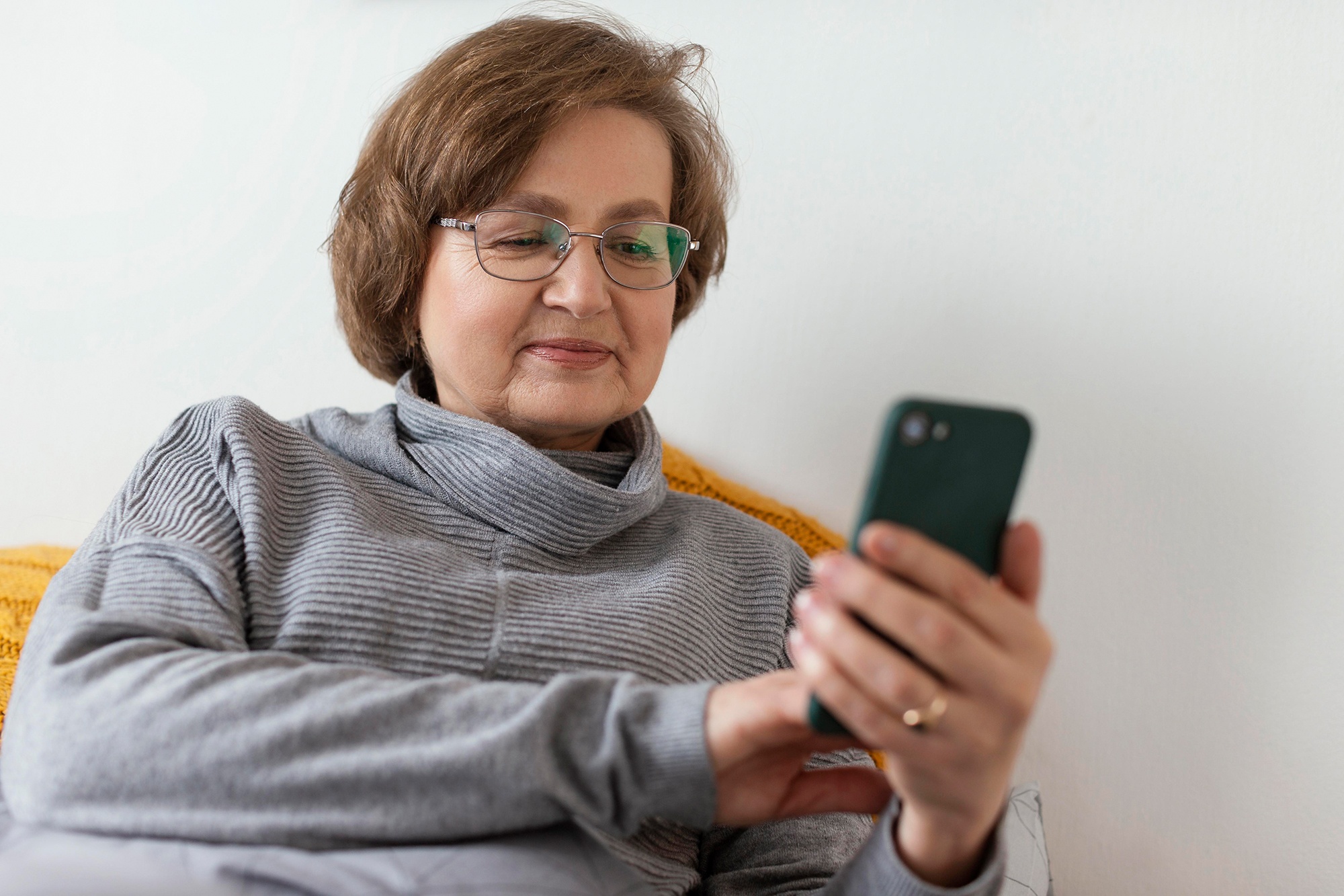 Тарифи, "новий сезон" субсидій та пенсії. Які зміни чекають українців з 1 травня